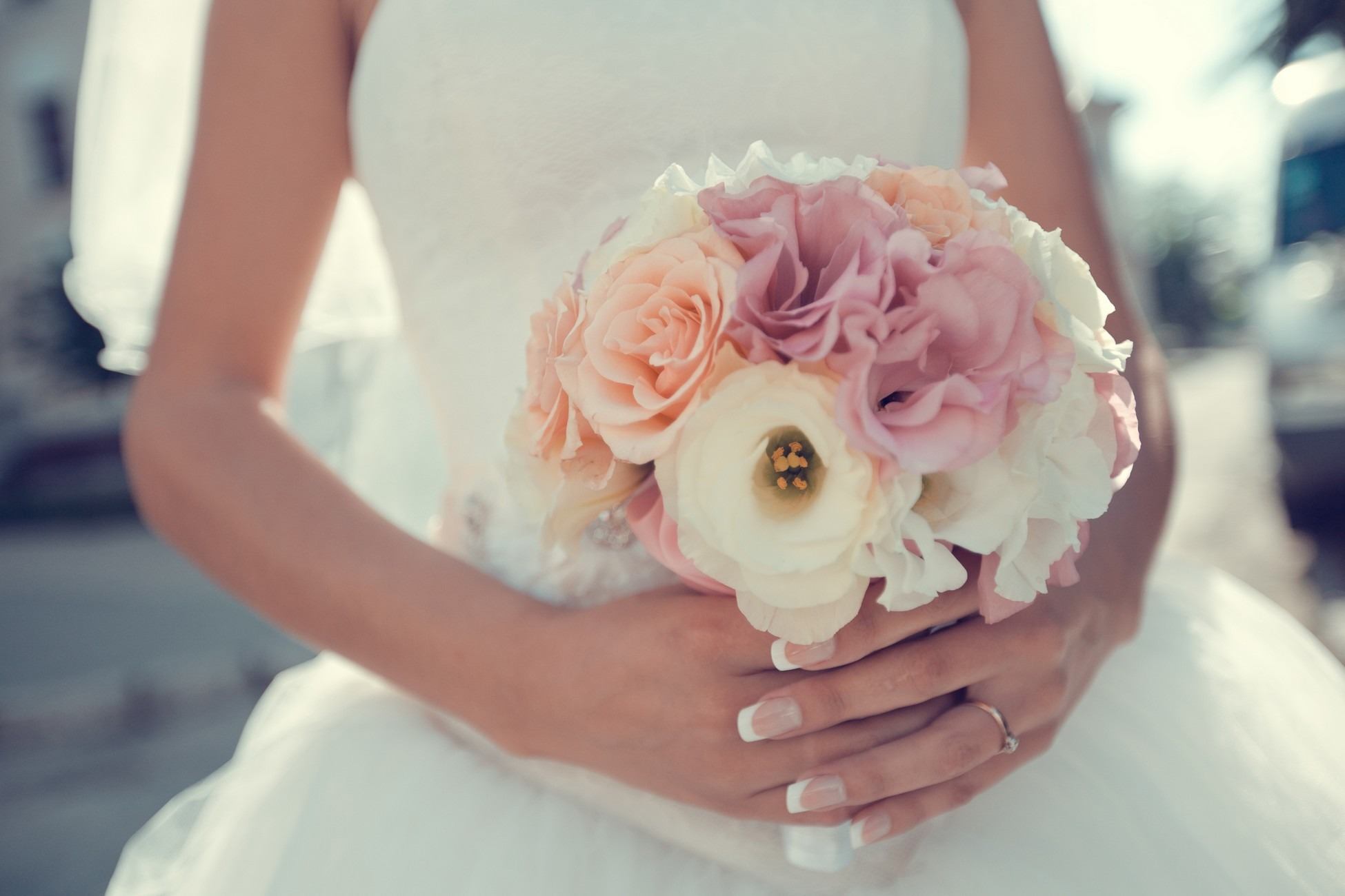 Jemná světlá svatební kytice