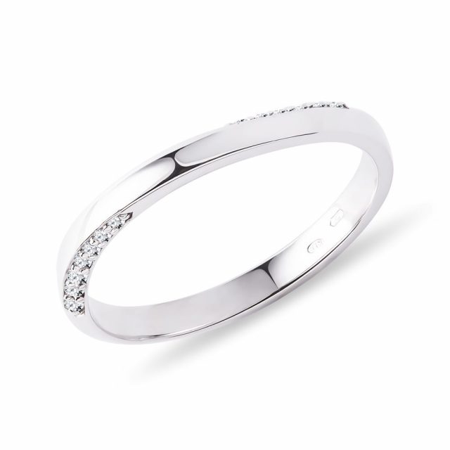 Snubní prsten s diamanty v bílém zlatě KLENOTA