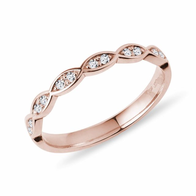 Snubní prsten z růžového zlata s čirými diamanty KLENOTA