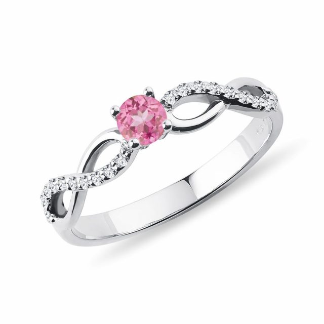 Zásnubní diamantový prsten s růžovým safírem KLENOTA