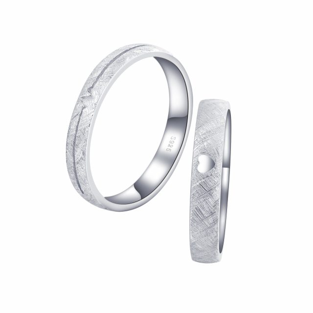 OLIVIE Snubní stříbrný prsten TLUKOT SRDCE 7452 , Pohlaví: Pánské