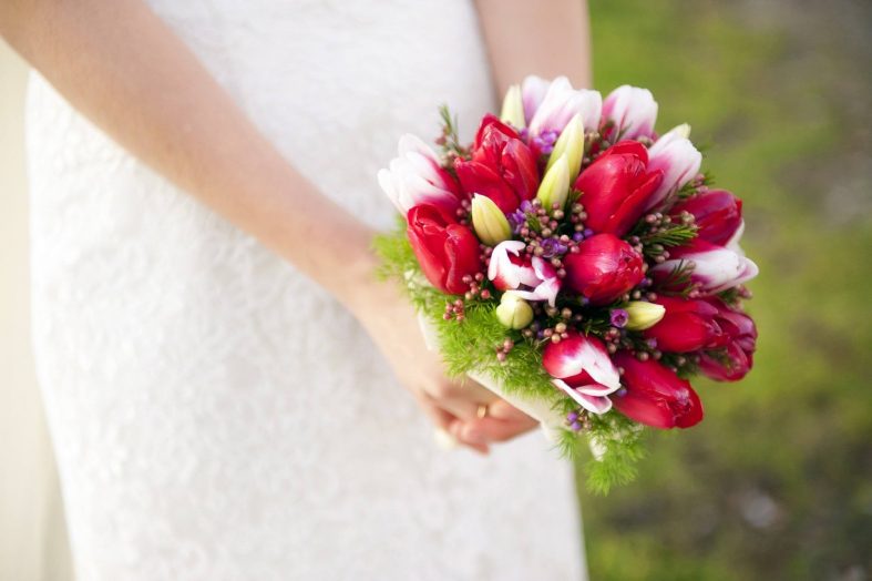 Kulatá svatební kytice s tulipány
