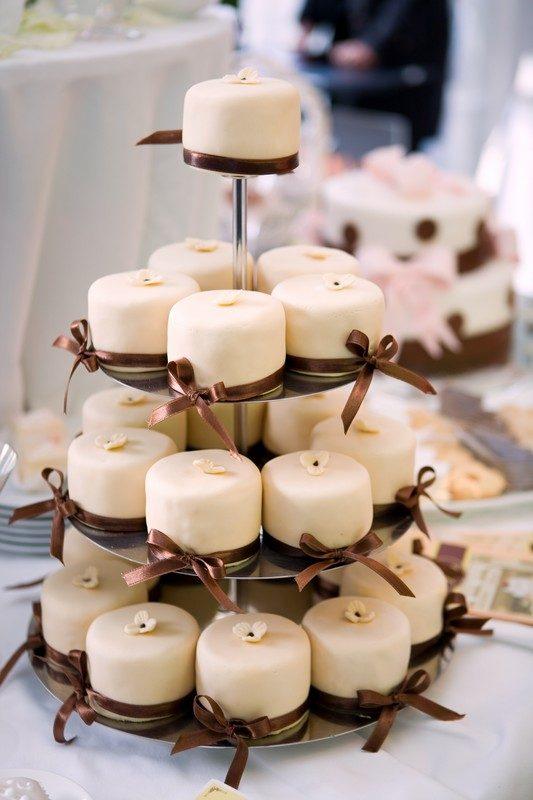 Svatební dortíčky s béžovým fondánem